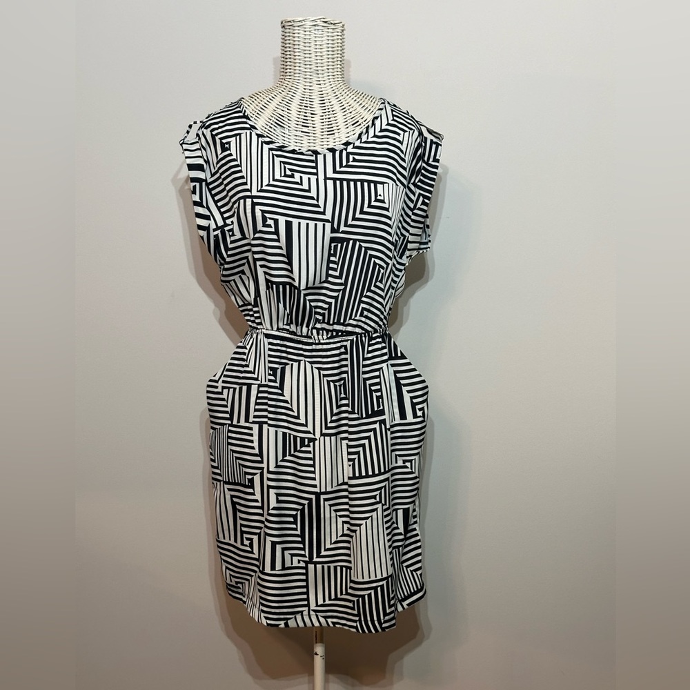Women’s dress, size M